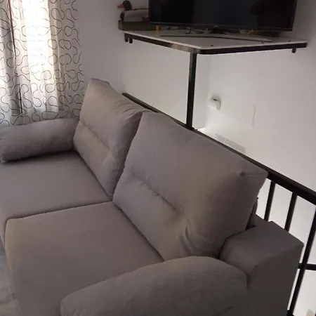 Vivienda De 80m Cuadrados A Dos Minutos Del Mar *
